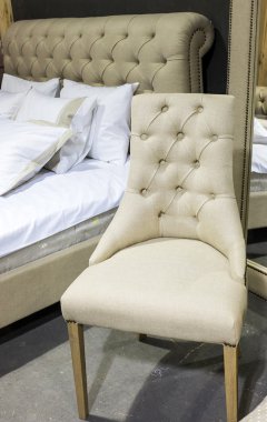 Rahat klasik beyaz sandalye