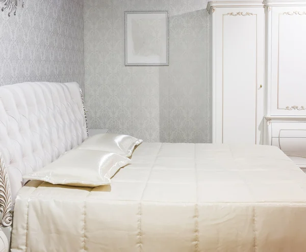 高級ベッドの詳細です。インテリア — ストック写真