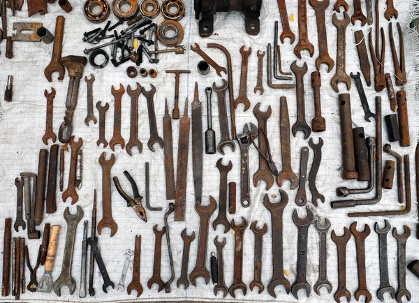 Oud Roestig Metalen Gereedschap Geïsoleerd Witte Achtergrond — Stockfoto