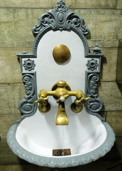 Viejo Lavabo Vintage Con Grifo — Foto de Stock