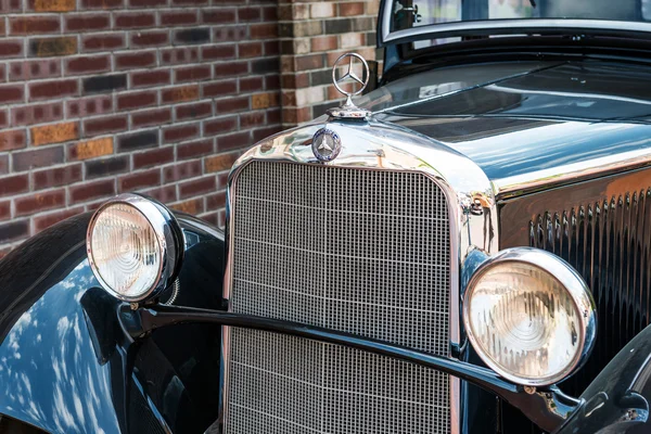 Régi Vintage Fekete Autó Mercedes Közelkép — Stock Fotó