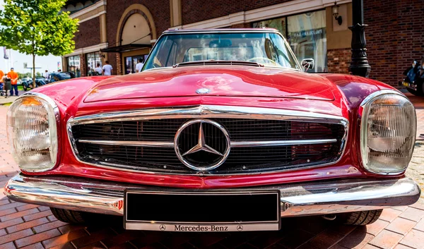 Oude Vintage Rode Auto Mercedes — Stockfoto