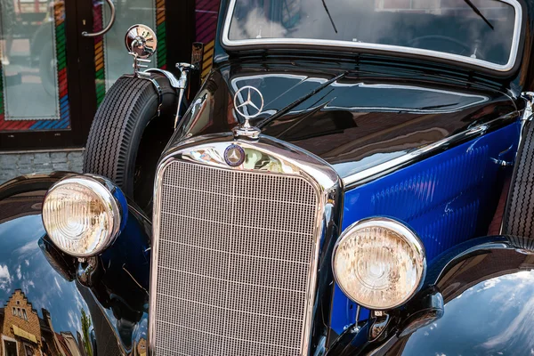 Clásico Coche Vintage Faro Mercedes Cerca —  Fotos de Stock