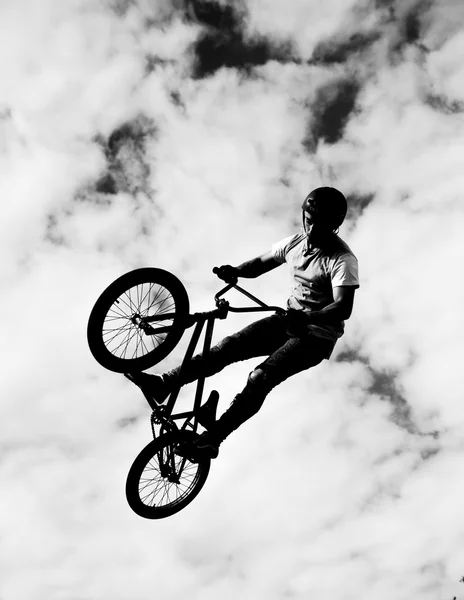 Silhouette of bmx riders in action — Stock Photo, Image