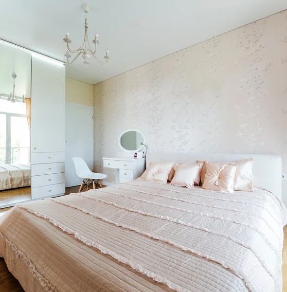 Intérieur moderne de chambre à coucher — Photo