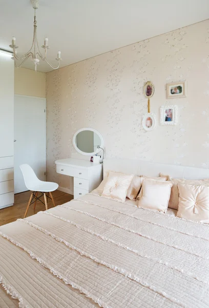 Intérieur moderne de chambre à coucher — Photo