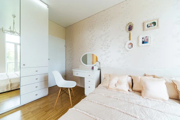 Interiores de dormitorio moderno —  Fotos de Stock