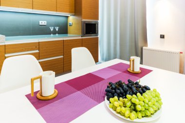 Modern mutfağın içi.