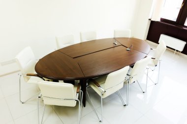 Uzun Tablo boş aydınlatma toplantı salonu
