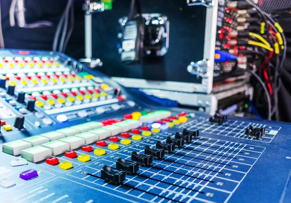 Mezclador de sonido de audio con botones y deslizadores — Foto de Stock