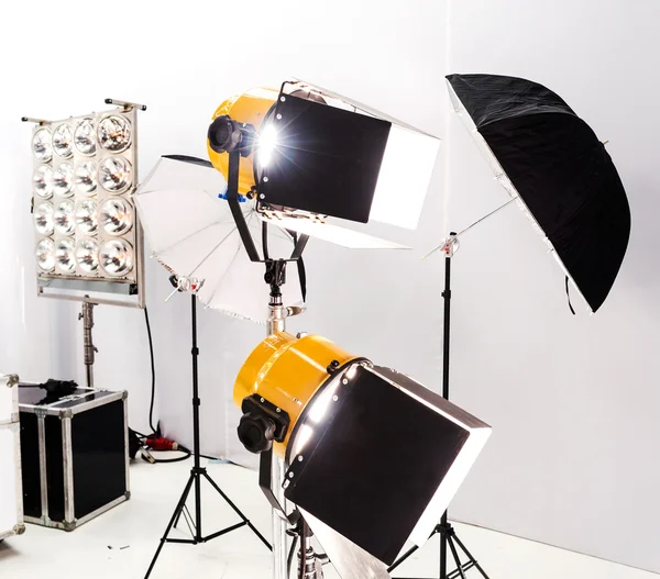 Studio ljus utrustning. — Stockfoto