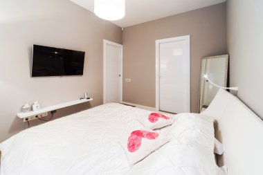 İç tasarım: Büyük modern yatak odası