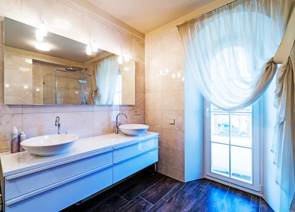 Beautiful Large Bathroom in Luxury Home — Stock Photo, Image