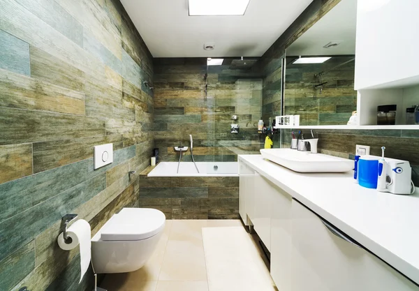 Bellissimo bagno in appartamento di lusso . — Foto Stock