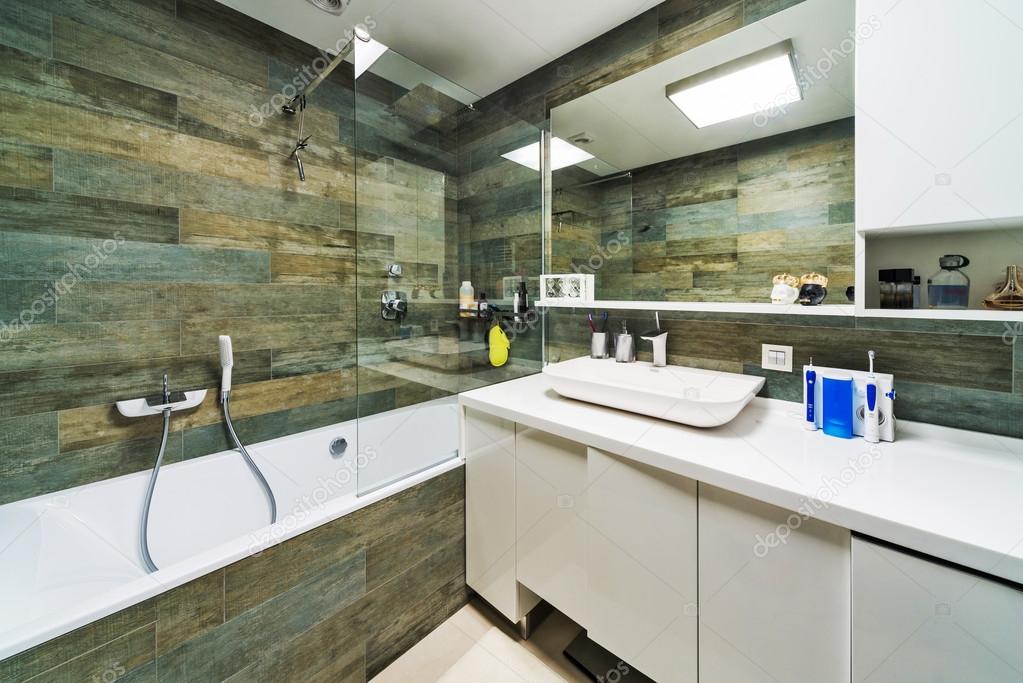 Schönes Badezimmer Luxus Wohnung. — Stockfoto © baburkina ... Schönes Badezimmer Luxus Wohnung. — Stockfoto © baburkina ...