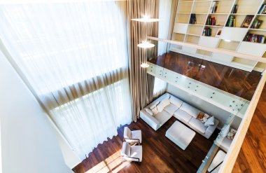 büyük modern oturma odası