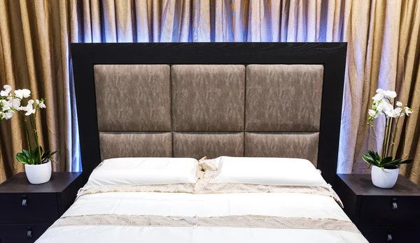 Сучасний дизайн інтер'єру спальні в готелі — стокове фото