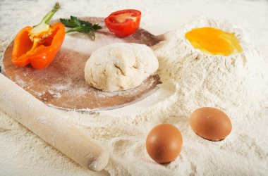 Ev yapımı pizza hamur