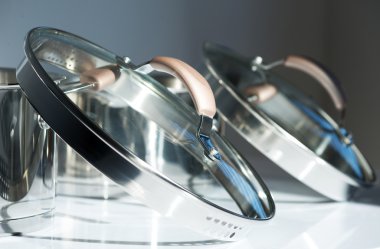 beyaz cam kapak tava