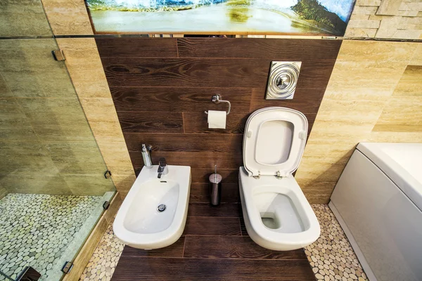 Krásná velká koupelna v luxusní dům — Stock fotografie