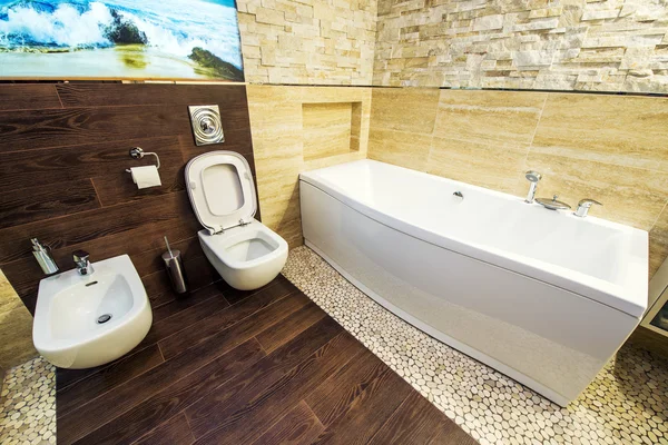Krásná velká koupelna v luxusní dům — Stock fotografie