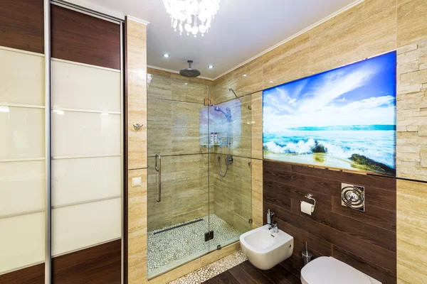 Beautiful Large Bathroom in Luxury Home — Stock Image Beautiful Large Bathroom in Luxury Home Royalty Free Stock Photos