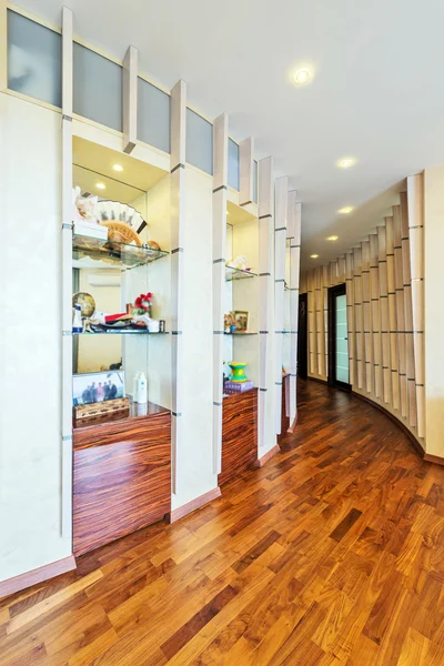 Interior moderno e simples do corredor na casa — Fotografia de Stock