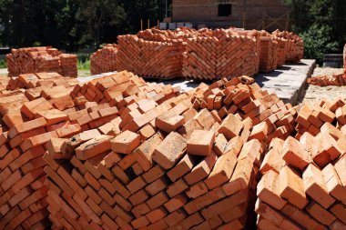 Çiğ tuğla açık.