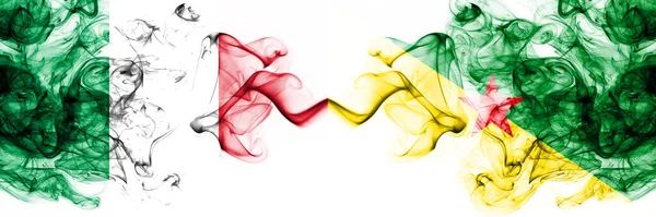 Itálie Francouzská Guyana Kouřové Mystické Vlajky Umístěny Vedle Sebe Silné — Stock fotografie