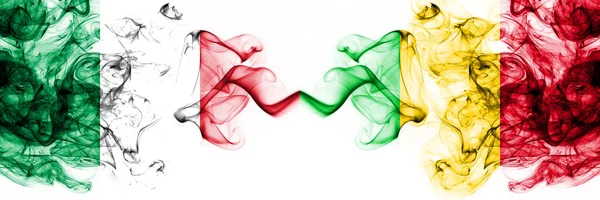 Olaszország Mali Füstös Misztikus Zászlók Egymás Mellett Vastag Színű Selymes — Stock Fotó