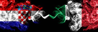 Hırvatistan, Hırvatistan İtalya 'ya karşı, yan yana yerleştirilmiş İtalyan dumanlı mistik bayrakları. Kalın renkli ipeksi soyut duman bayrakları.