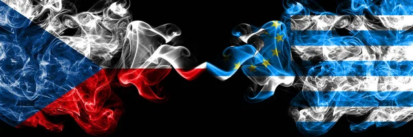 チェコ共和国 チェコ対南カメルーン煙霧の旗が並んで配置されます 濃い色の絹のような抽象的な煙のフラグ — ストック写真