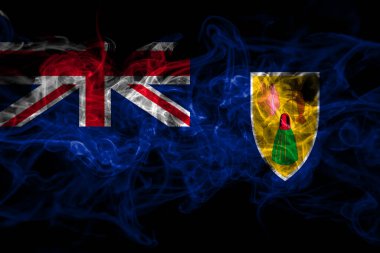 Britanya, İngiltere, Türkler ve Caicos Adaları siyah arka planda izole edilmiş bayrak tüttürüyor