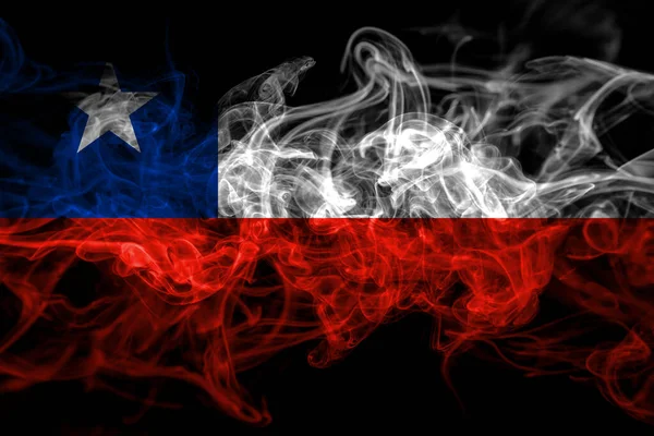 チリ黒地に隔離された煙の旗 — ストック写真