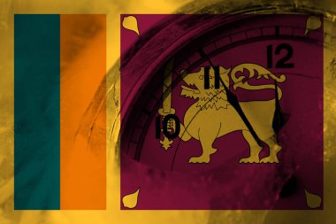 Sri Lanka bayrağı. Arka planda gece yarısına yakın bir saat var. Mutlu yıllar konsepti