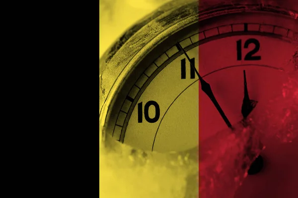 Bélgica Bandera Belga Con Reloj Cerca Medianoche Fondo Feliz Año — Foto de Stock