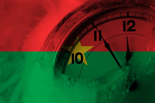 Burkina Faso Burkinská Vlajka Hodinami Téměř Půlnoc Pozadí Šťastný Nový — Stock fotografie