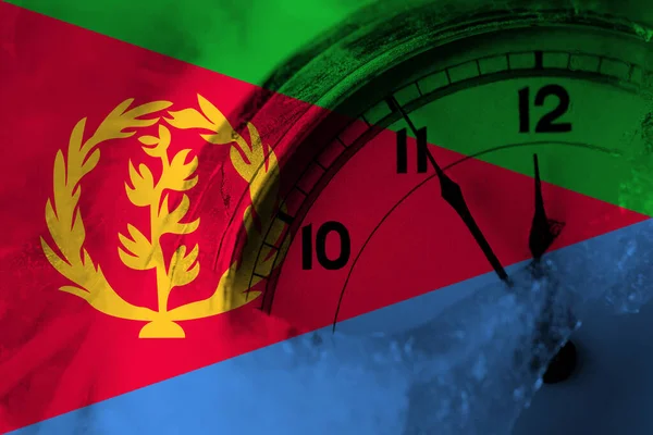 Eritrea Eritreai Zászló Óra Közel Éjfélkor Háttérben Boldog Évet Koncepció — Stock Fotó