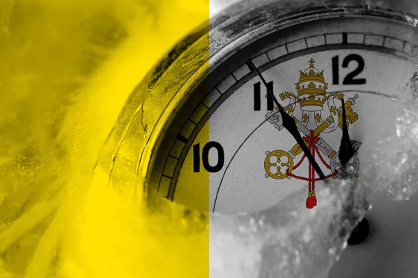 Itálie Italská Vatikánská Vlajka Hodinami Téměř Půlnoc Pozadí Šťastný Nový — Stock fotografie
