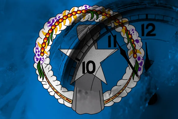 Bandeira Das Ilhas Marianas Norte Com Relógio Perto Meia Noite — Fotografia de Stock