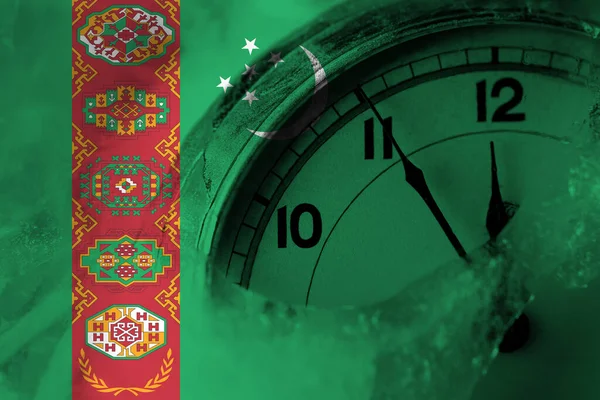 Σημαία Τουρκμενιστάν Ρολόι Κοντά Στα Μεσάνυχτα Στο Παρασκήνιο Καλή Χρονιά — Φωτογραφία Αρχείου