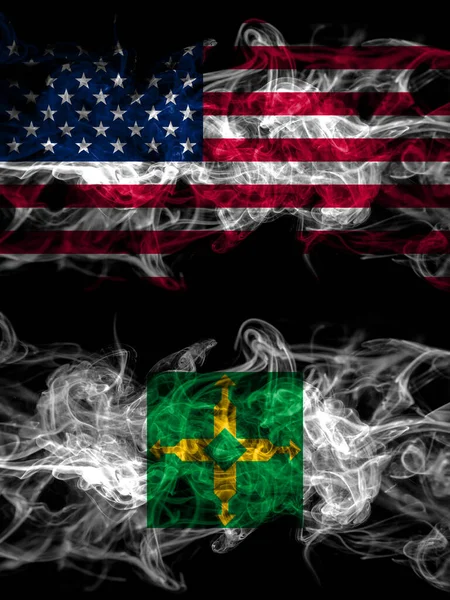 美利坚合众国 美国对巴西各州 Distrito联邦烟熏神秘旗肩并肩放置 浓密的彩色丝状抽象烟旗 — 图库照片