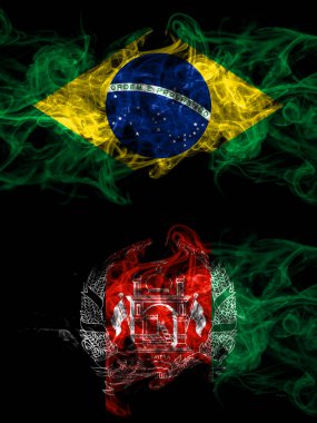 Brezilya, Brezilya, Afganistan 'a karşı Afgan dumanlı mistik bayrakları yan yana yerleştirildi. Kalın renkli ipeksi soyut duman bayrakları.