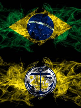 Brezilya, Brezilya Anchorage 'a karşı, Alaska yanyana yerleştirilmiş dumanlı mistik bayraklar. Kalın renkli ipeksi soyut duman bayrakları.