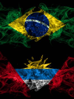 Brezilya, Brezilya, Antigua ve Barbuda 'ya karşı Antiguan ve Barbudan' ın yan yana yerleştirilmiş gizemli bayrakları. Kalın renkli ipeksi soyut duman bayrakları.