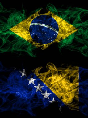 Brezilya, Brezilya, Bosna-Hersek 'e karşı, Bosna, Hersek, yan yana yerleştirilmiş dumanlı mistik bayraklar. Kalın renkli ipeksi soyut duman bayrakları.