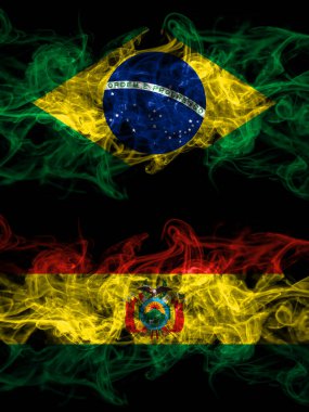 Brezilya, Brezilya Bolivya 'ya karşı, Bolivya' nın dumanlı mistik bayrakları yan yana. Kalın renkli ipeksi soyut duman bayrakları.