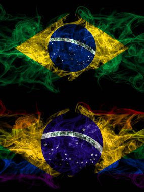 Brezilya, Brezilya, Brezilya, Brezilya yan yana yerleştirilmiş eşcinsel dumanlı mistik bayraklar. Kalın renkli ipeksi soyut duman bayrakları.
