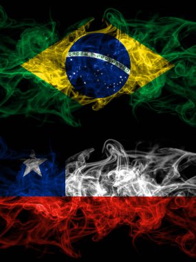 Brezilya, Brezilya Şili 'ye karşı, yan yana yerleştirilmiş Şili dumanlı mistik bayraklar. Kalın renkli ipeksi soyut duman bayrakları.