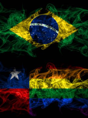 Brezilya, Brezilya Şili 'ye karşı, Şilili, eşcinsel dumanlı mistik bayraklar yan yana. Kalın renkli ipeksi soyut duman bayrakları.
